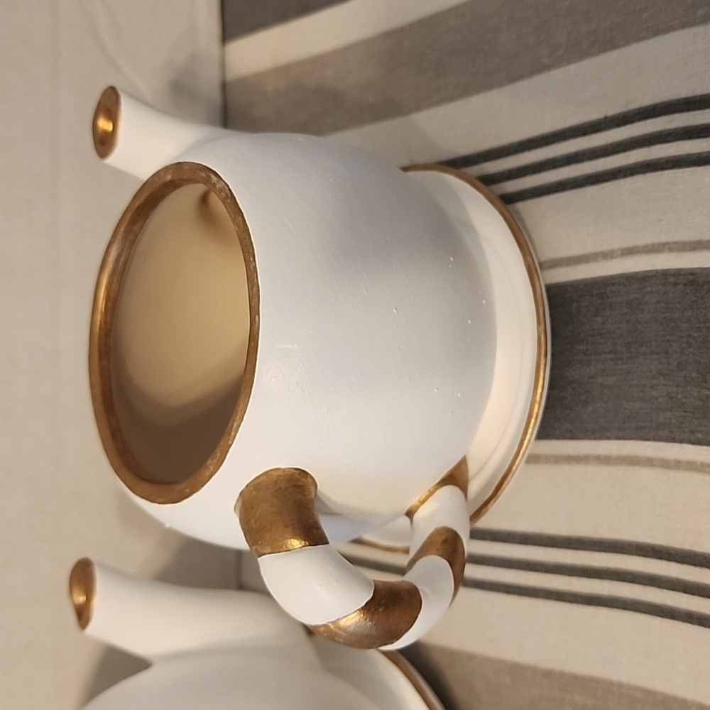 Tea pots - Picture 2 of 2